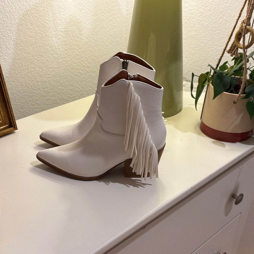 NWOT Altar’d State White Fringe Ankle Boots